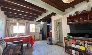 VENTA CASA 3 AMB. - JARDIN Y COCHERA - BELLA VISTA