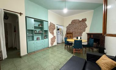 VENTA CASA 4 AMB Y DEPTO 2 AMB BELLA VISTA CENTRO