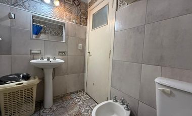 VENTA CASA 4 AMB Y DEPTO 2 AMB BELLA VISTA CENTRO