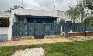 VENTA CASA 4 AMB Y DEPTO 2 AMB BELLA VISTA CENTRO