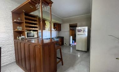 CASA EN VENTA EN BRAGADO CON PATIO