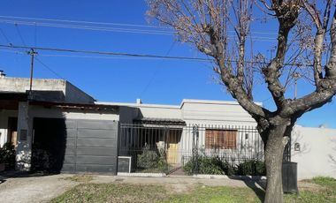 CASA EN VENTA EN BRAGADO CON PATIO
