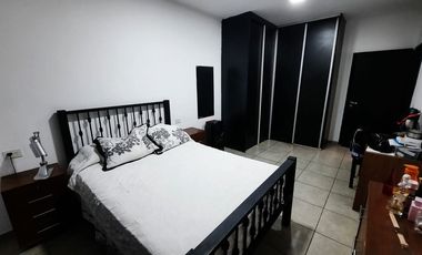 VENTA CASA 5 AMBIENTES MATHEU ESCOBAR