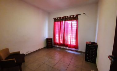 VENTA CASA 5 AMBIENTES MATHEU ESCOBAR