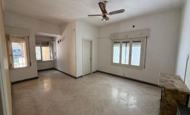 CASA EN VENTA + DEPARTAMENTO EN PEREZ