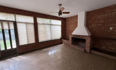 CASA EN VENTA + DEPARTAMENTO EN PEREZ