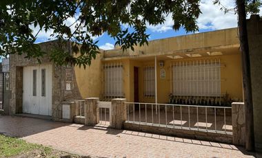CASA EN VENTA + DEPARTAMENTO EN PEREZ