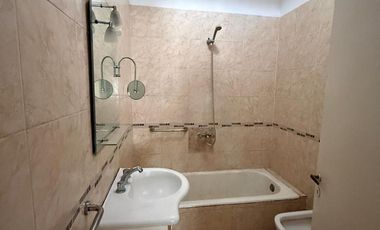 CASA EN VENTA + DEPARTAMENTO EN PEREZ