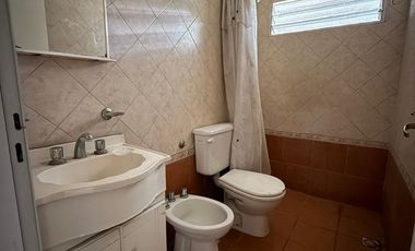 CASA EN VENTA + DEPARTAMENTO EN PEREZ