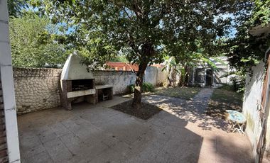 CASA EN VENTA + DEPARTAMENTO EN PEREZ