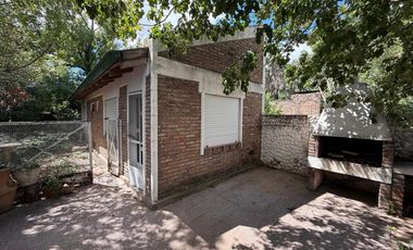 CASA EN VENTA + DEPARTAMENTO EN PEREZ