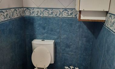 Venta Casa 4 Amb en Esquina con Quincho y Jardín
