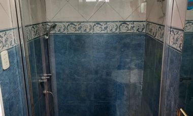 Venta Casa 4 Amb en Esquina con Quincho y Jardín