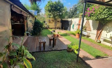 Venta Casa 4 Amb en Esquina con Quincho y Jardín