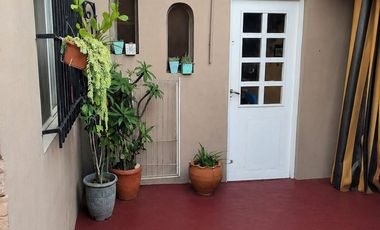 Venta Casa 4 Amb en Esquina con Quincho y Jardín