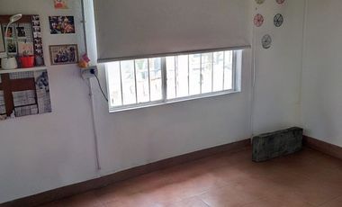 Venta Casa 4 Amb en Esquina con Quincho y Jardín