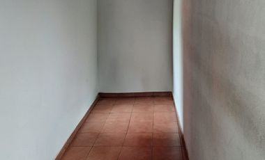 Venta Casa 4 Amb en Esquina con Quincho y Jardín