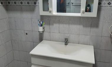 Venta Casa 4 Amb en Esquina con Quincho y Jardín