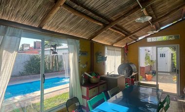 VENTA CASA 3 DORMITORIOS CON QUINCHO Y PILETA
