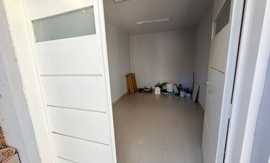 Casa alquiler Jardines del Rey, 3 dormitorios, 3 baños, cochera, quincho y jardín