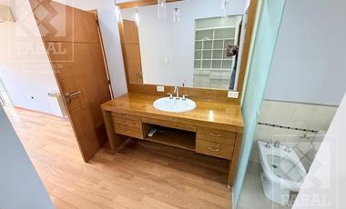 Casa alquiler Jardines del Rey, 3 dormitorios, 3 baños, cochera, quincho y jardín