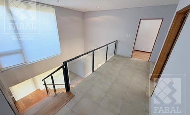 Casa alquiler Jardines del Rey, 3 dormitorios, 3 baños, cochera, quincho y jardín