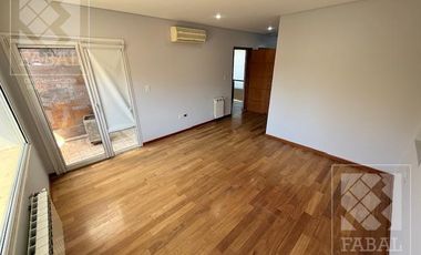 Casa alquiler Jardines del Rey, 3 dormitorios, 3 baños, cochera, quincho y jardín