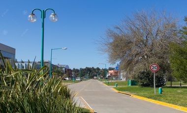 Galpón en alquiler en Parque Industrial Canning -  1200 m2 con oficinas