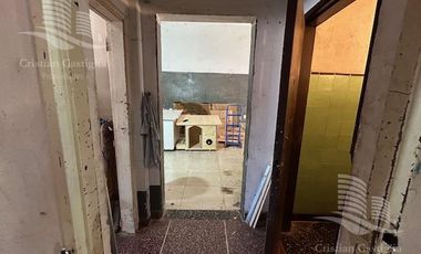 Amplio Local en Venta con Patio, frente a la estación de tren en Don Torcuato