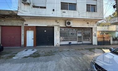Amplio Local en Venta con Patio, frente a la estación de tren en Don Torcuato