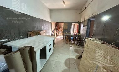 Amplio Local en Venta con Patio, frente a la estación de tren en Don Torcuato