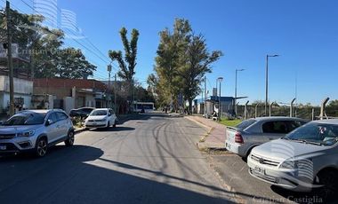 Amplio Local en Venta con Patio, frente a la estación de tren en Don Torcuato