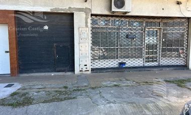 Amplio Local en Venta con Patio, frente a la estación de tren en Don Torcuato