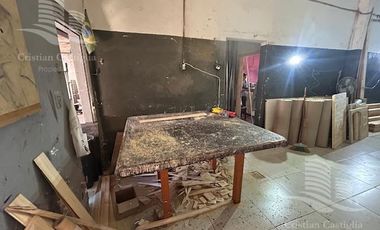 Amplio Local en Venta con Patio, frente a la estación de tren en Don Torcuato