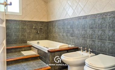 Casa 4 dormitorios, con pileta, en Rincón Club de Campo, Nqn Capital