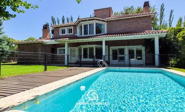 Casa 4 dormitorios, con pileta, en Rincón Club de Campo, Nqn Capital