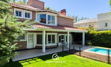 Casa 4 dormitorios, con pileta, en Rincón Club de Campo, Nqn Capital