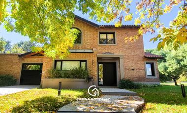 Casa 4 dormitorios, con pileta, en Rincón Club de Campo, Nqn Capital