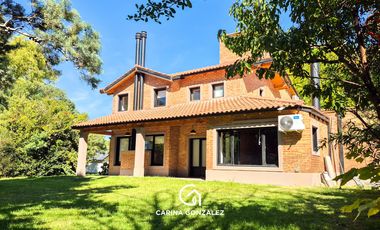 Casa 4 dormitorios, con pileta, en Rincón Club de Campo, Nqn Capital