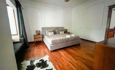 Casa en renta en la condesa enfrente del parque España con uso mixto