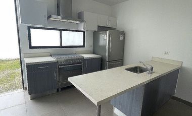 CASA EN RENTA SEMI AMUEBLADA CON PISCINA CERCA DE GRAN SANTA FE NORTE