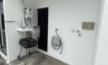 CASA EN RENTA SEMI AMUEBLADA CON PISCINA CERCA DE GRAN SANTA FE NORTE