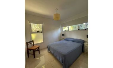 Departamento dos ambientes, a pasos del mar. Parrilla,Cochera,Piscina