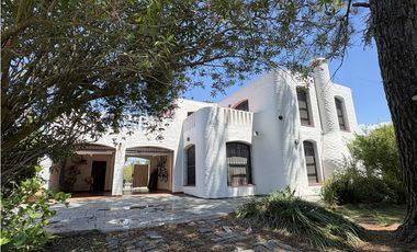 Casa en venta Barrio CUBE Escobar. 4 dormitorios. Gran Parque