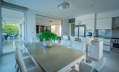 ALQUILER DE LUMINOSA CASA AMOBLADA EN EL YACHT