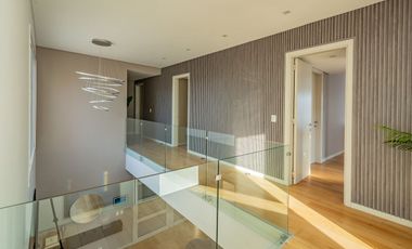 ALQUILER DE LUMINOSA CASA AMOBLADA EN EL YACHT