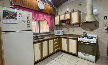 VENTA CASA 3 AMBIENTES CON COCHERA RAFAEL CASTILLO