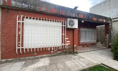 VENTA CASA 3 AMBIENTES CON COCHERA RAFAEL CASTILLO