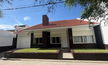 CASA EN VENTA EN PEHUAJO CON PILETA