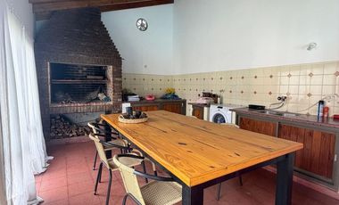 CASA EN VENTA EN PEHUAJO CON PILETA